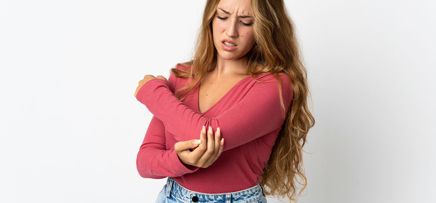 Patient suffering from Elbow Pain in need of chiropractor in Cupertino
